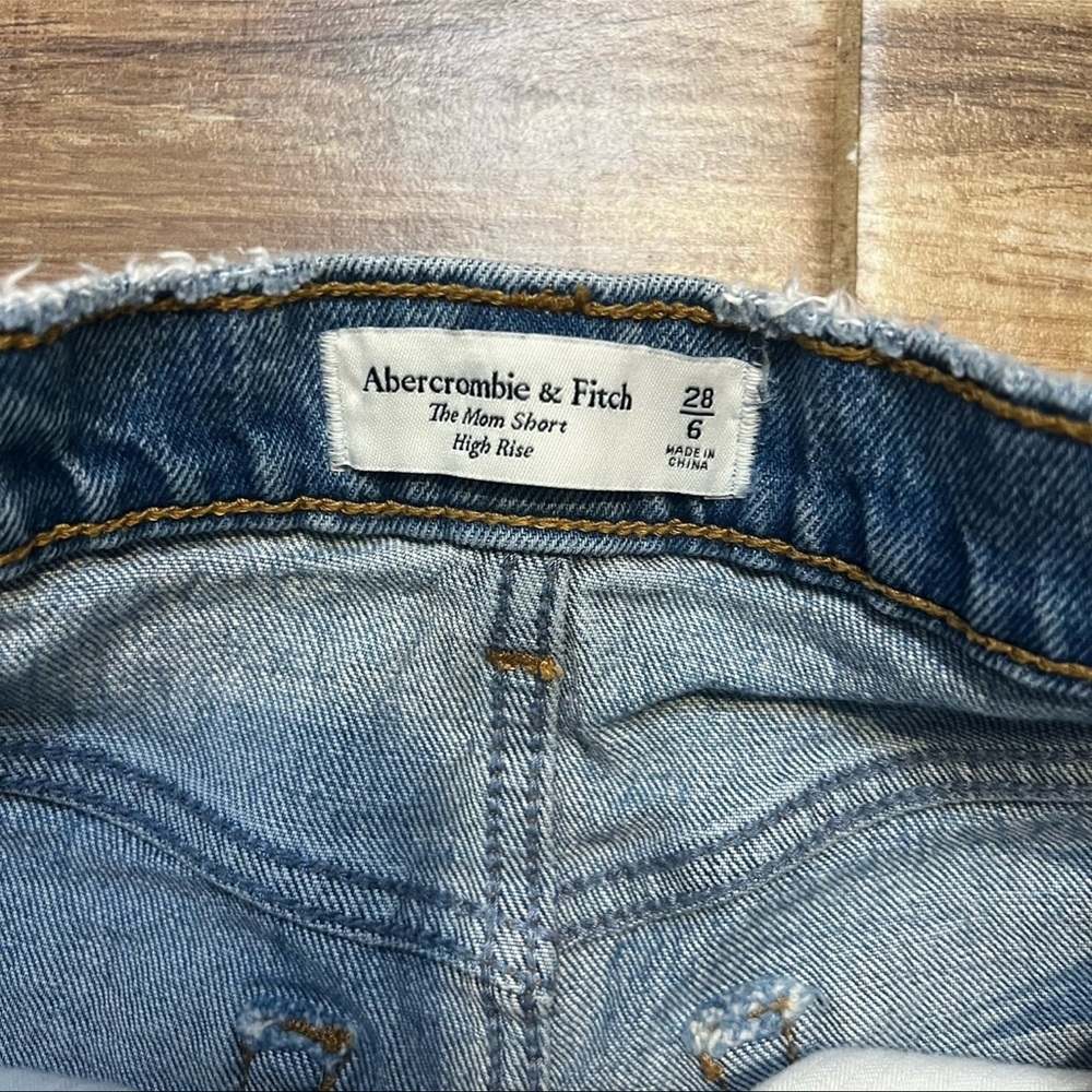 Abercrombie & Fitch Shorts
The Mom Shorts - Picture 3 of 3
